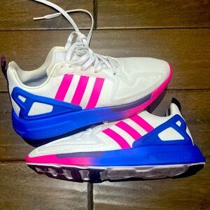 Women’ss sneakers 6.5. Used only once